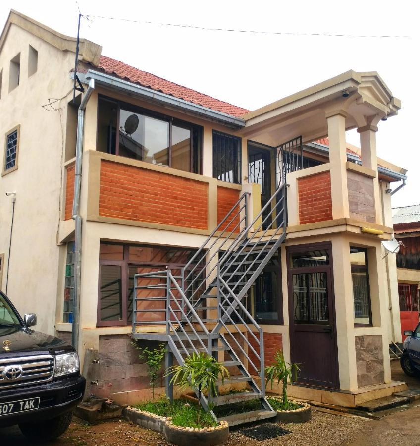 Oceanis Home & Voyages Ivato  Exterior photo
