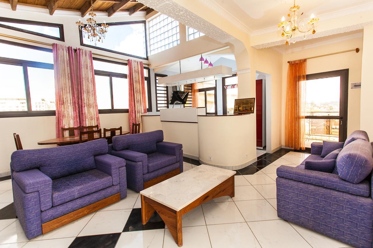 Oceanis Home & Voyages Ivato  Exterior photo