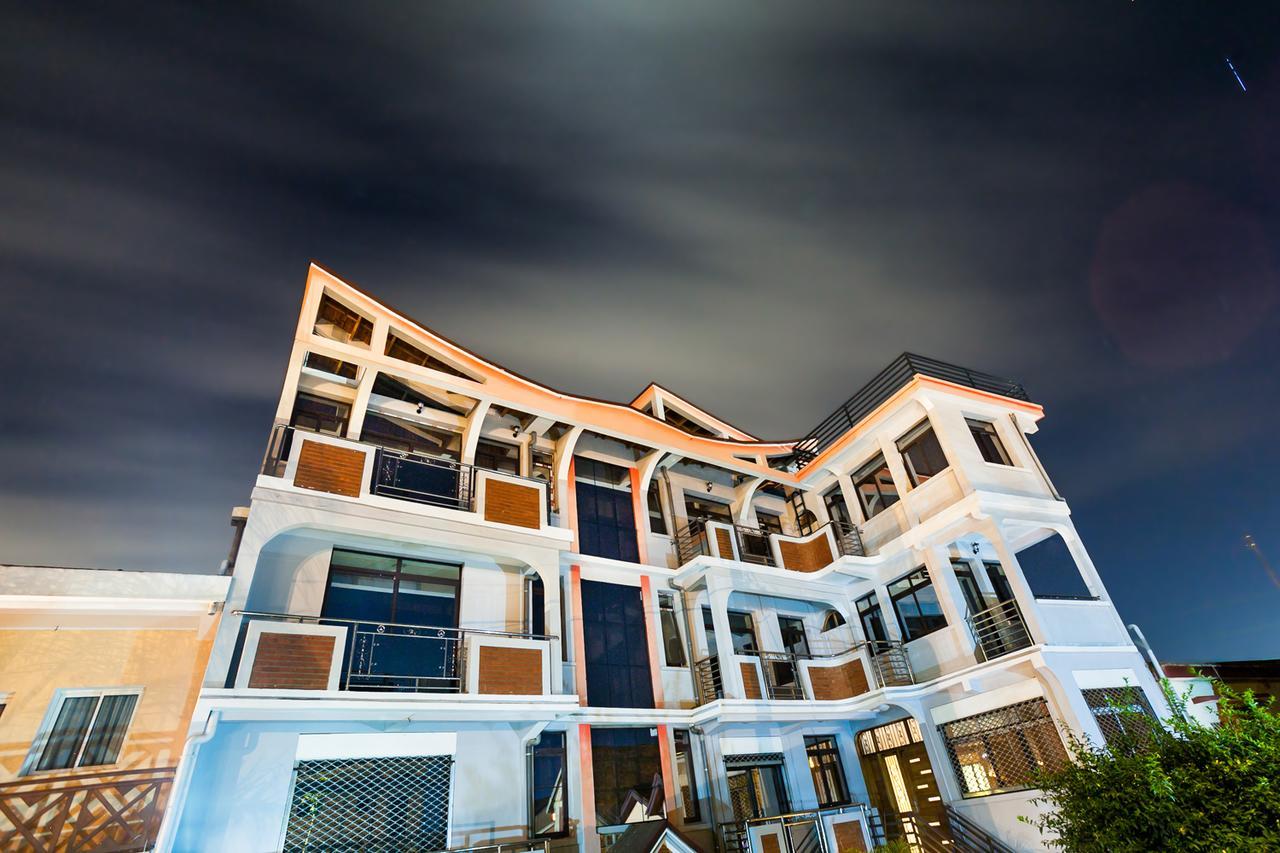 Oceanis Home & Voyages Ivato  Exterior photo