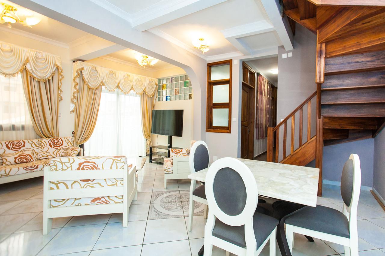 Oceanis Home & Voyages Ivato  Exterior photo