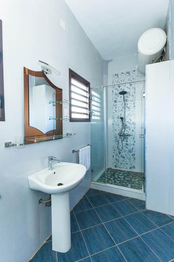 Oceanis Home & Voyages Ivato  Exterior photo